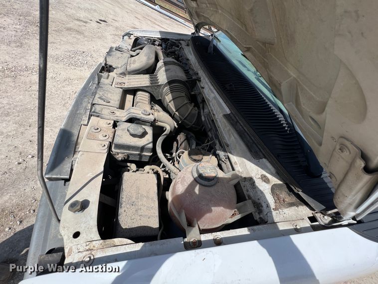 image for item JH9218 2000 Ford E350 Super Duty  van with bucket lift