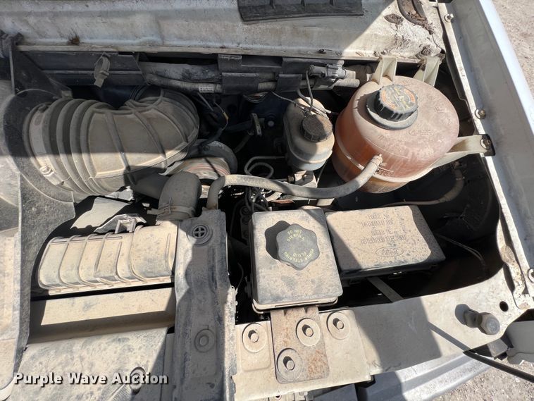 image for item JH9218 2000 Ford E350 Super Duty  van with bucket lift