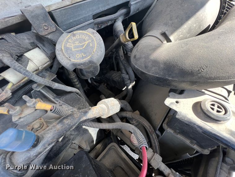 image for item JH9218 2000 Ford E350 Super Duty  van with bucket lift