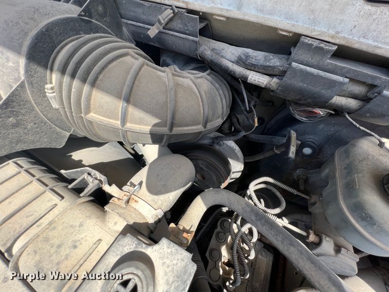 image for item JH9218 2000 Ford E350 Super Duty  van with bucket lift