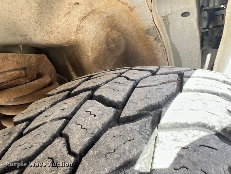 image for item JH9218 2000 Ford E350 Super Duty  van with bucket lift