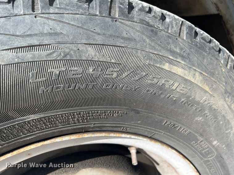 image for item JH9218 2000 Ford E350 Super Duty  van with bucket lift