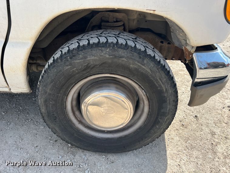 image for item JH9218 2000 Ford E350 Super Duty  van with bucket lift