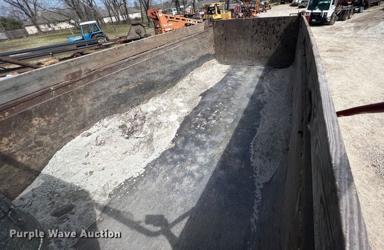 image for item JH9224 1986 Ford LT8000  dump truck