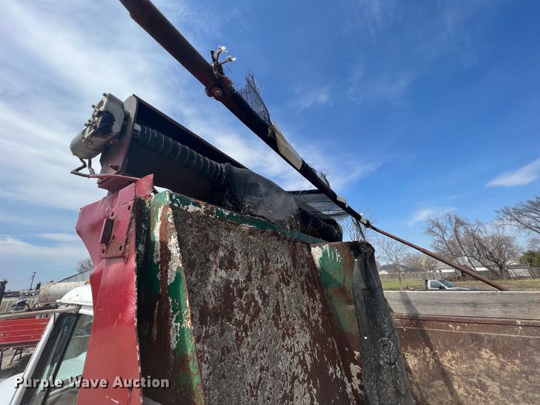 image for item JH9224 1986 Ford LT8000  dump truck