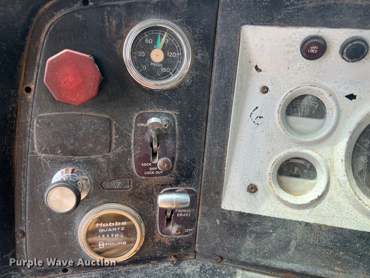 image for item JH9224 1986 Ford LT8000  dump truck