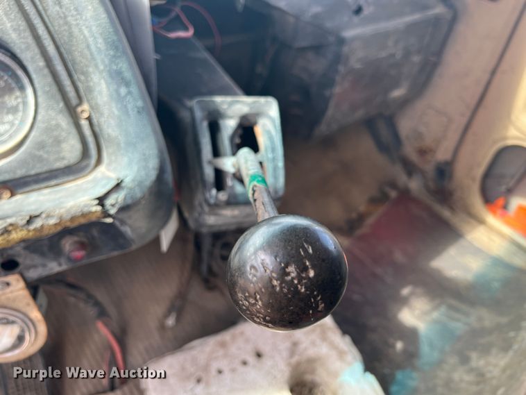 image for item JH9224 1986 Ford LT8000  dump truck