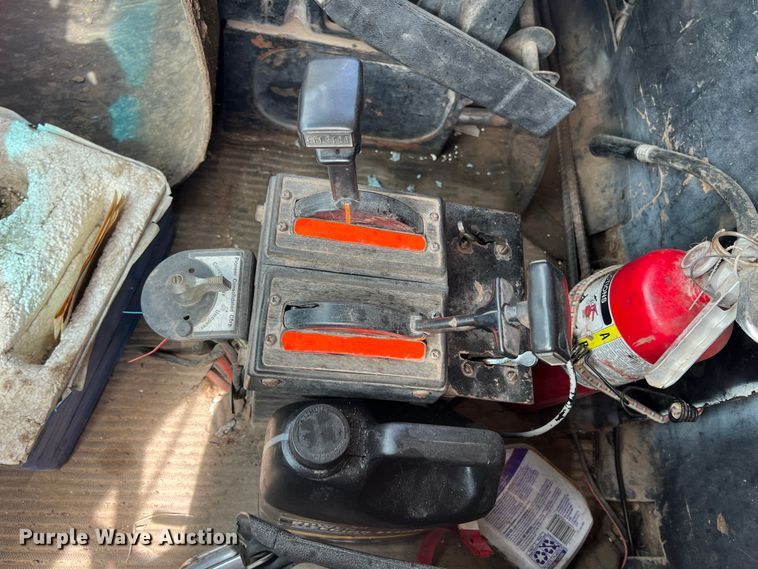 image for item JH9224 1986 Ford LT8000  dump truck