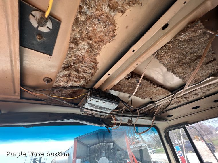 image for item JH9224 1986 Ford LT8000  dump truck