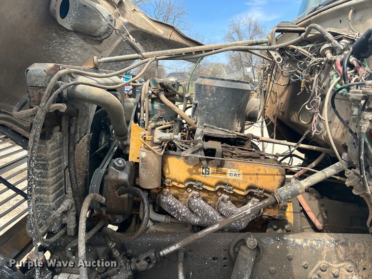 image for item JH9224 1986 Ford LT8000  dump truck