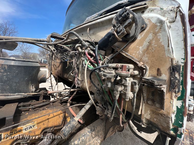 image for item JH9224 1986 Ford LT8000  dump truck