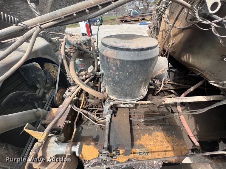 image for item JH9224 1986 Ford LT8000  dump truck