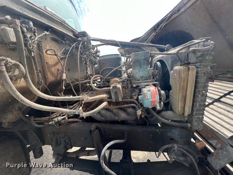 image for item JH9224 1986 Ford LT8000  dump truck