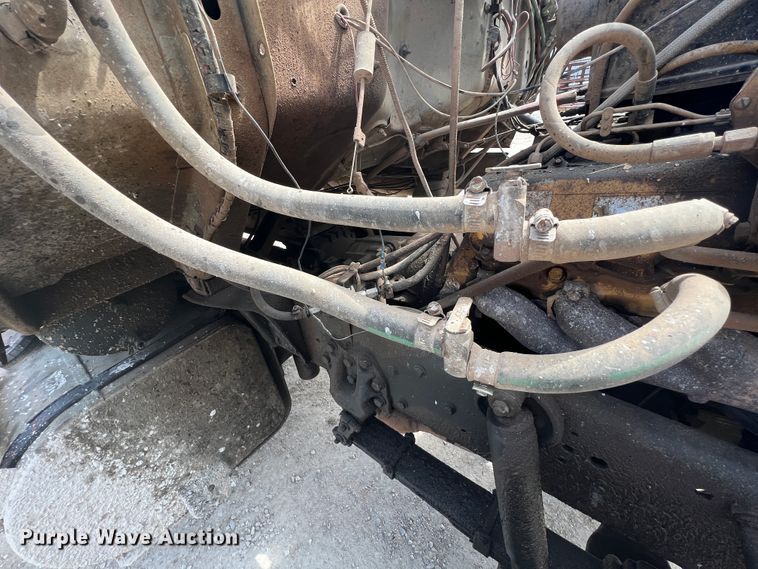 image for item JH9224 1986 Ford LT8000  dump truck