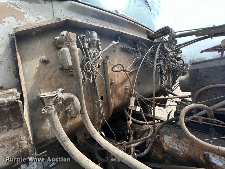 image for item JH9224 1986 Ford LT8000  dump truck