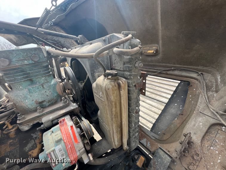 image for item JH9224 1986 Ford LT8000  dump truck