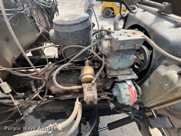 image for item JH9224 1986 Ford LT8000  dump truck