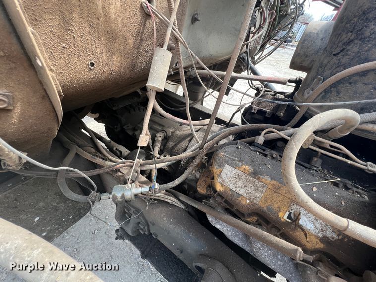 image for item JH9224 1986 Ford LT8000  dump truck