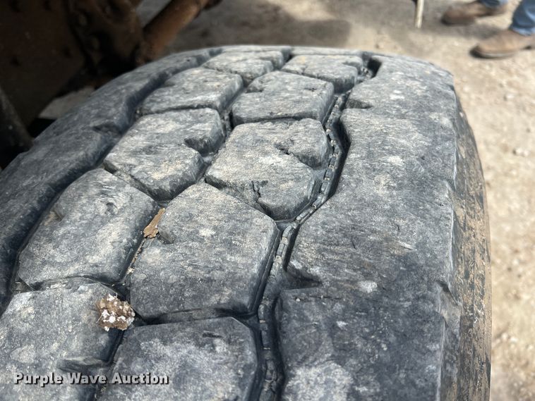 image for item JH9224 1986 Ford LT8000  dump truck