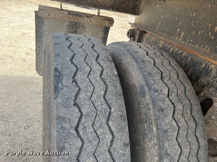 image for item JH9224 1986 Ford LT8000  dump truck