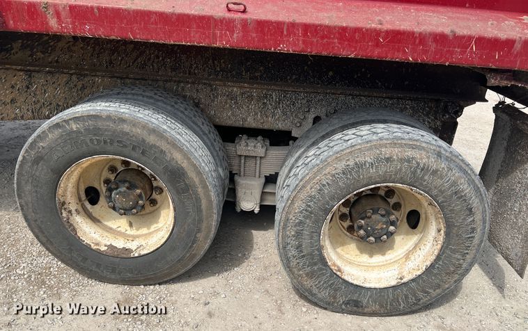 image for item JH9224 1986 Ford LT8000  dump truck