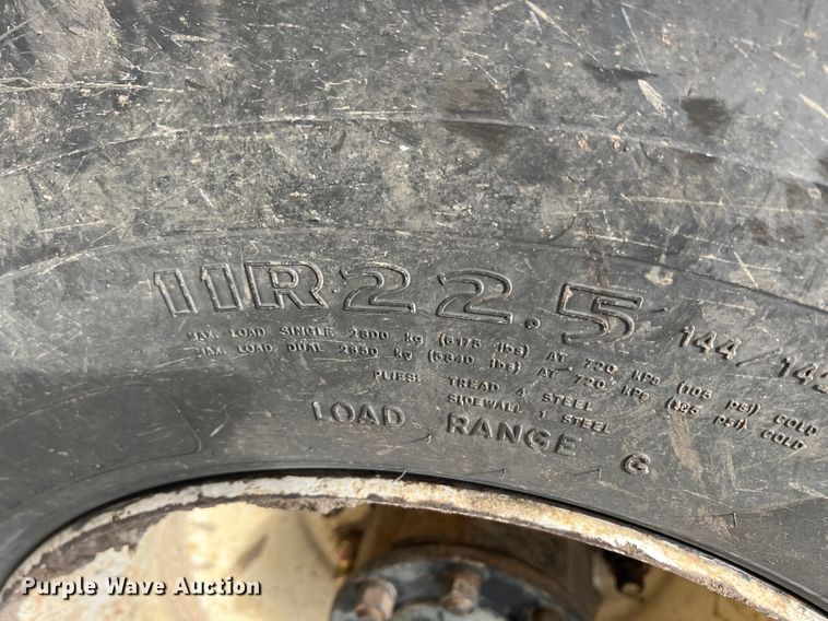 image for item JH9224 1986 Ford LT8000  dump truck