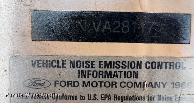 image for item JH9224 1986 Ford LT8000  dump truck