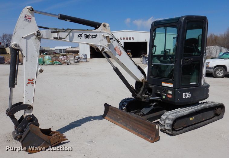 image for item JK9487 2015 Bobcat E35  mini excavator