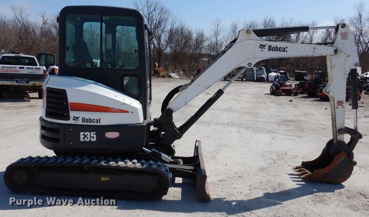 image for item JK9487 2015 Bobcat E35  mini excavator