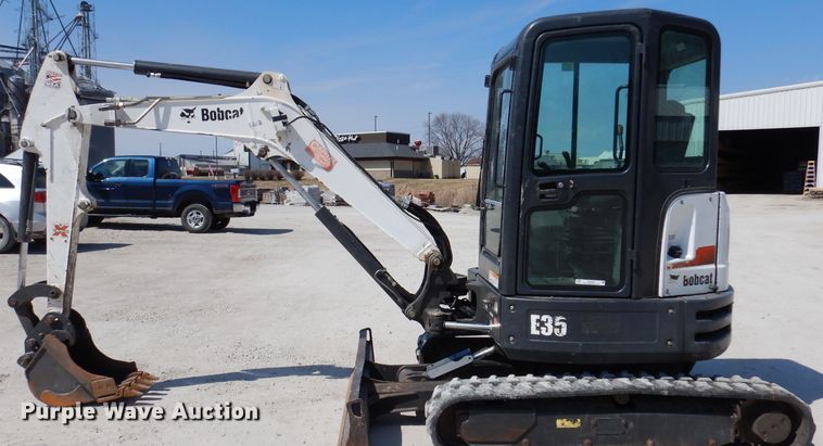 image for item JK9487 2015 Bobcat E35  mini excavator