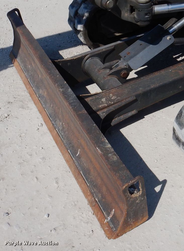 image for item JK9487 2015 Bobcat E35  mini excavator