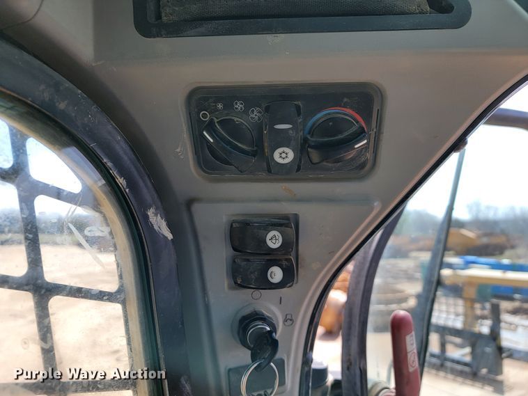 image for item JL9686 2017 Caterpillar 299D2  tracked skid steer loader