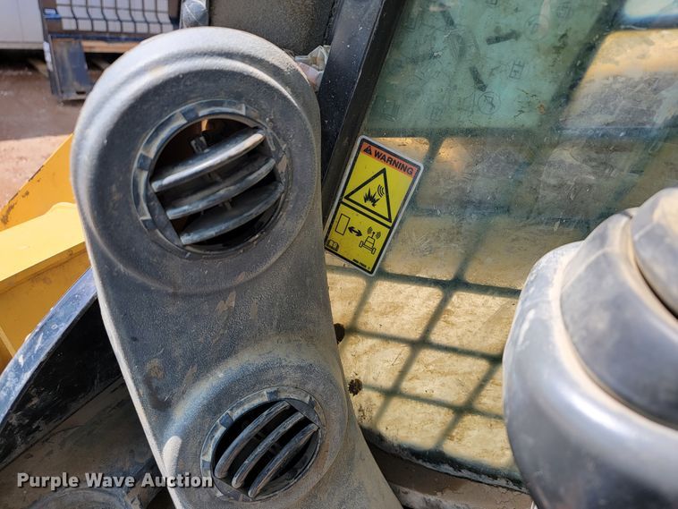 image for item JL9686 2017 Caterpillar 299D2  tracked skid steer loader