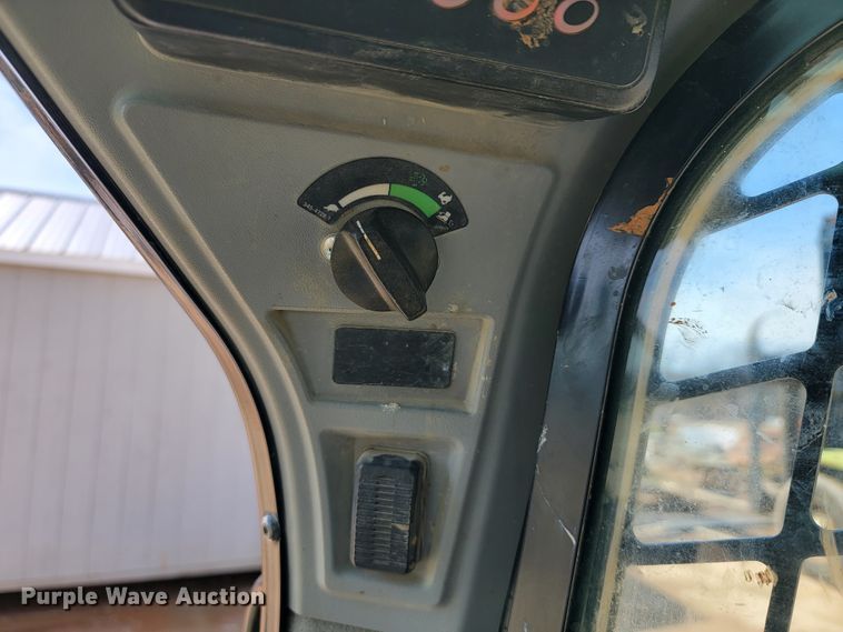 image for item JL9686 2017 Caterpillar 299D2  tracked skid steer loader