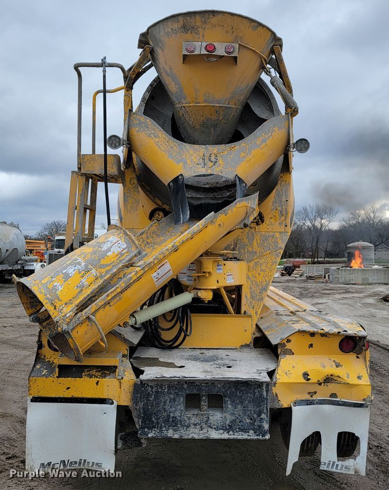 image for item JL9694 2000 Freightliner FLD  ready mix truck