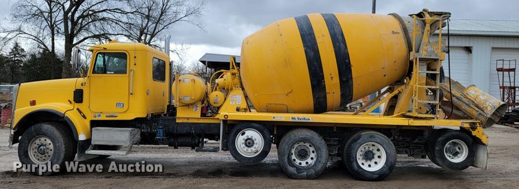 image for item JL9694 2000 Freightliner FLD  ready mix truck