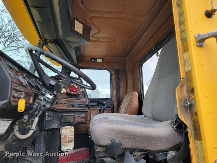 image for item JL9694 2000 Freightliner FLD  ready mix truck