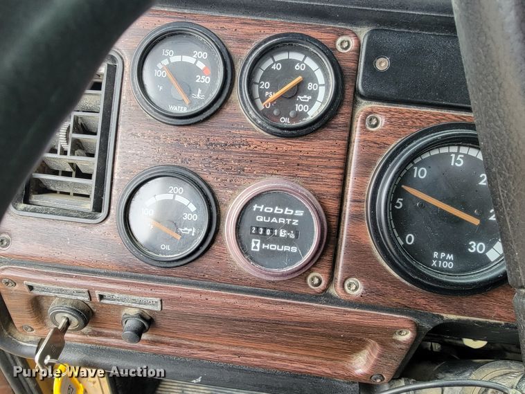 image for item JL9694 2000 Freightliner FLD  ready mix truck