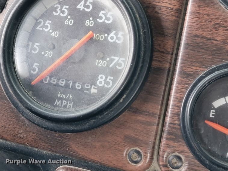 image for item JL9694 2000 Freightliner FLD  ready mix truck