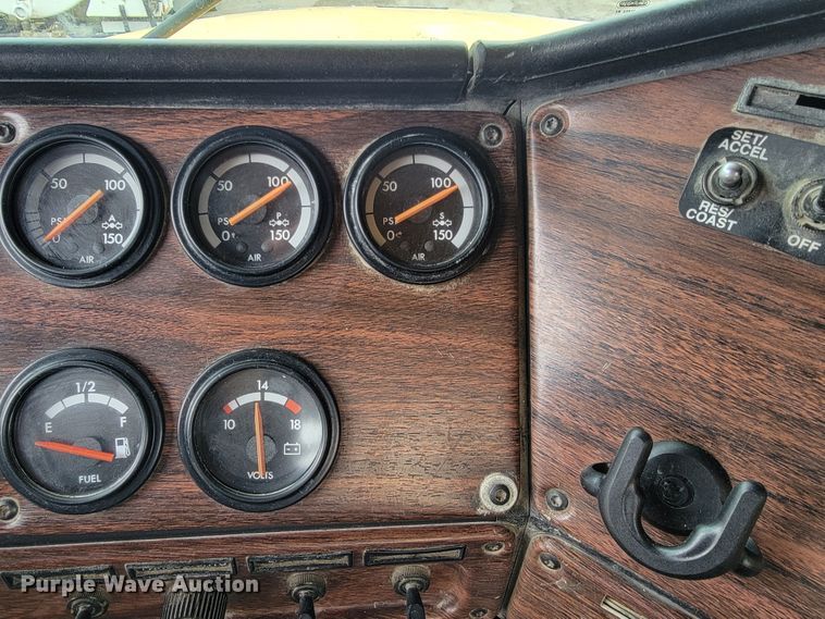 image for item JL9694 2000 Freightliner FLD  ready mix truck