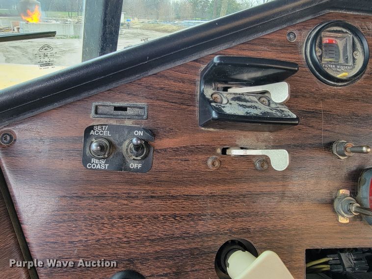 image for item JL9694 2000 Freightliner FLD  ready mix truck