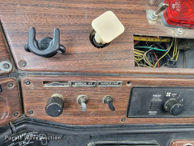 image for item JL9694 2000 Freightliner FLD  ready mix truck