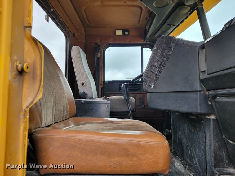 image for item JL9694 2000 Freightliner FLD  ready mix truck