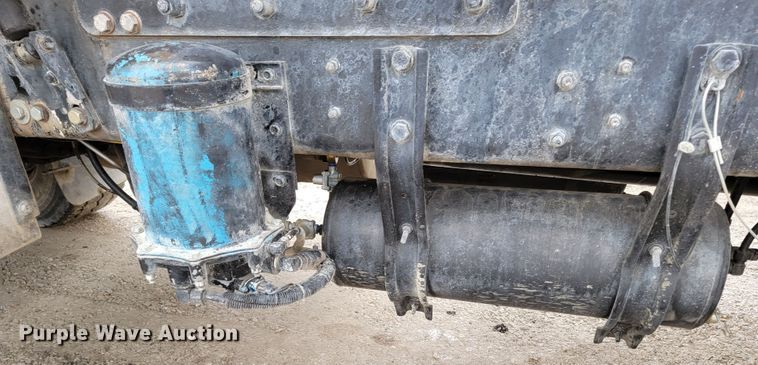 image for item JL9694 2000 Freightliner FLD  ready mix truck