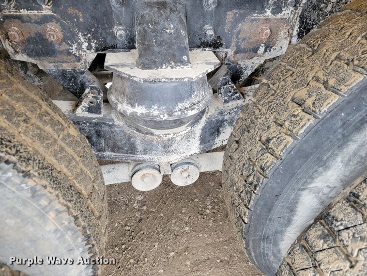 image for item JL9694 2000 Freightliner FLD  ready mix truck