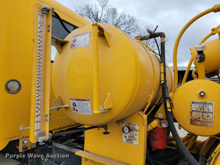 image for item JL9694 2000 Freightliner FLD  ready mix truck