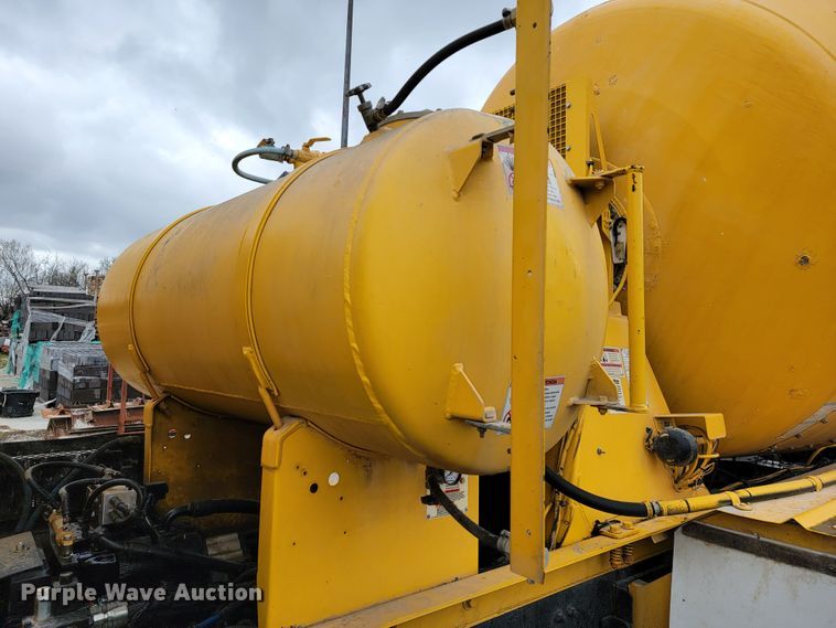 image for item JL9694 2000 Freightliner FLD  ready mix truck