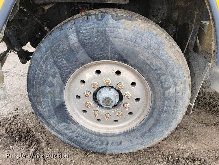 image for item JL9694 2000 Freightliner FLD  ready mix truck