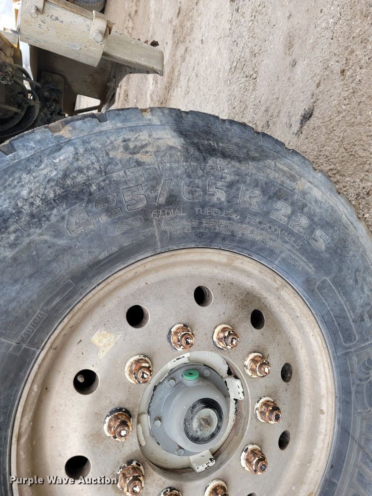 image for item JL9694 2000 Freightliner FLD  ready mix truck