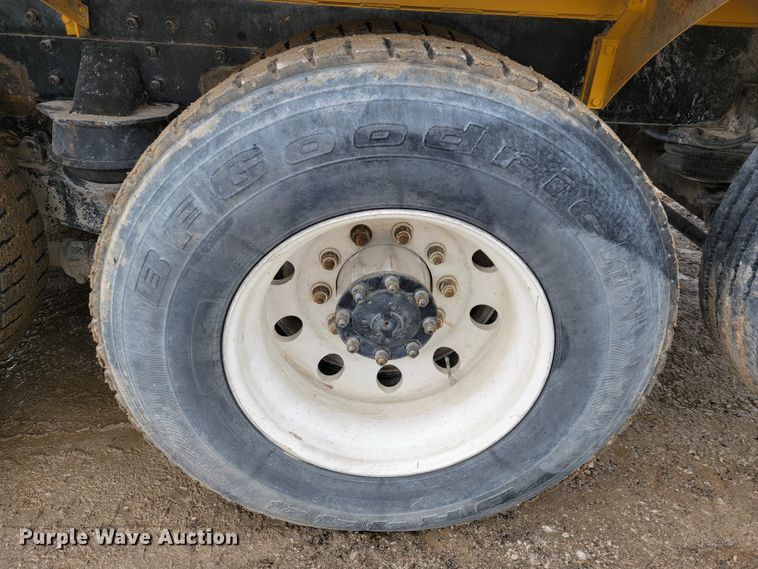 image for item JL9694 2000 Freightliner FLD  ready mix truck